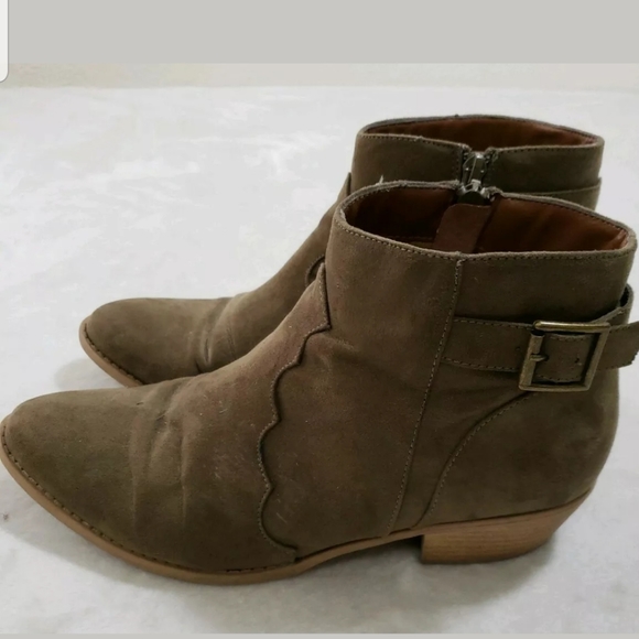 Daytrip Shoes - Ankle Boots DAYTRIP Faux Suede Size 9 Brown